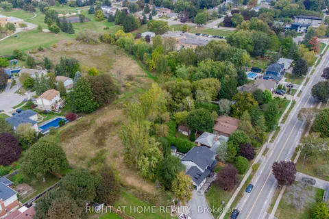 875 Srigley Street, Newmarket, ON L3Y 1Y2