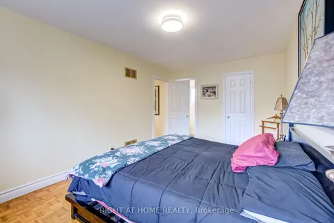 27 Sir Kay Drive, Markham, ON L3P 2Y9