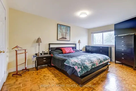 27 Sir Kay Drive, Markham, ON L3P 2Y9