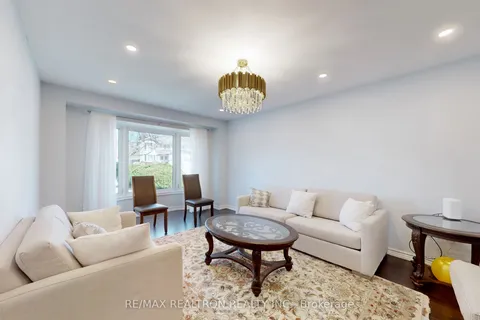 426 Herridge Circle, Newmarket, ON L3Y 7H6