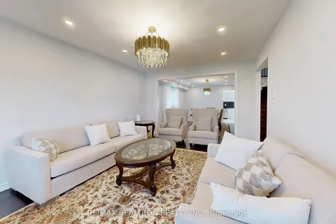 426 Herridge Circle, Newmarket, ON L3Y 7H6