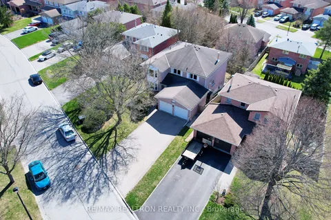 426 Herridge Circle, Newmarket, ON L3Y 7H6