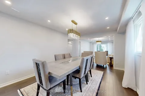 426 Herridge Circle, Newmarket, ON L3Y 7H6