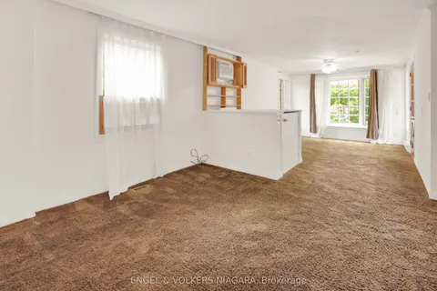 109 Centre Street, Vaughan, ON L4J 1G3