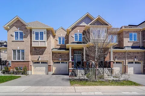 103 Knott End Crescent, Newmarket, ON L3X 3A8