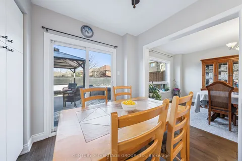 491 Plantation Gate, Newmarket, ON L3X 2C6