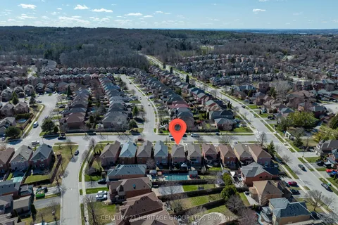 491 Plantation Gate, Newmarket, ON L3X 2C6