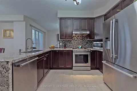 16 Tim Jacobs Drive, Georgina, ON L4P 4C7