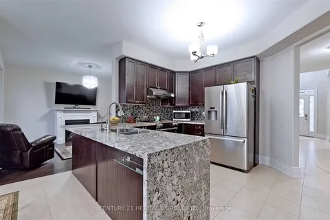 16 Tim Jacobs Drive, Georgina, ON L4P 4C7