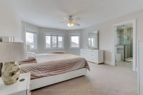 16 Tim Jacobs Drive, Georgina, ON L4P 4C7