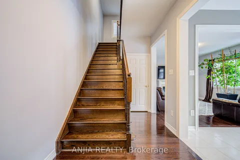 100 James Mccullough Road, Whitchurch-Stouffville, ON L4A 0Z2