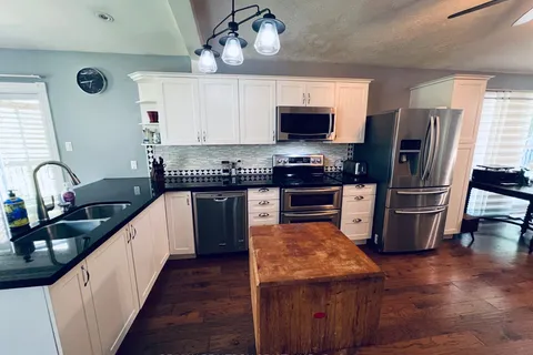 59 Forest Hill Drive, Adjala-Tosorontio, ON L0M 1J0