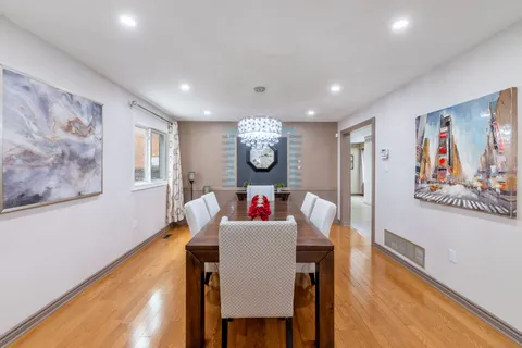 84 Viewmark Drive, Richmond Hill, ON L4S 1E3