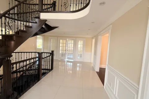 2 Gatewood Court, Richmond Hill, ON L4B 2L5