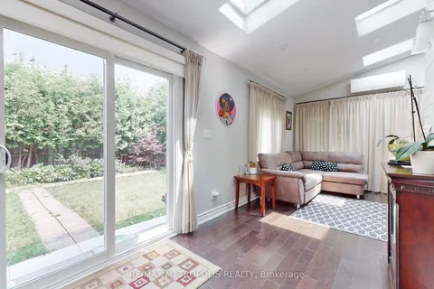 64 Mandel Crescent, Richmond Hill, ON L4C 9Z7