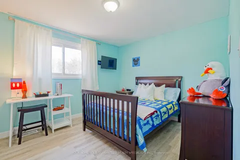 218 Park Avenue, East Gwillimbury, ON L9N 1J7