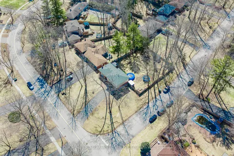 218 Park Avenue, East Gwillimbury, ON L9N 1J7