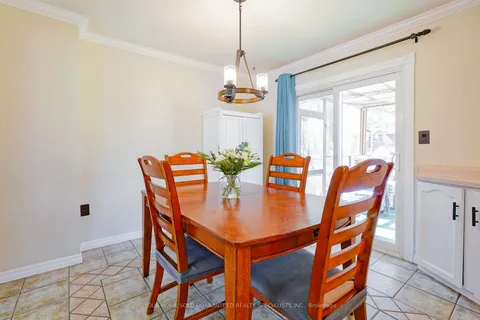 218 Park Avenue, East Gwillimbury, ON L9N 1J7