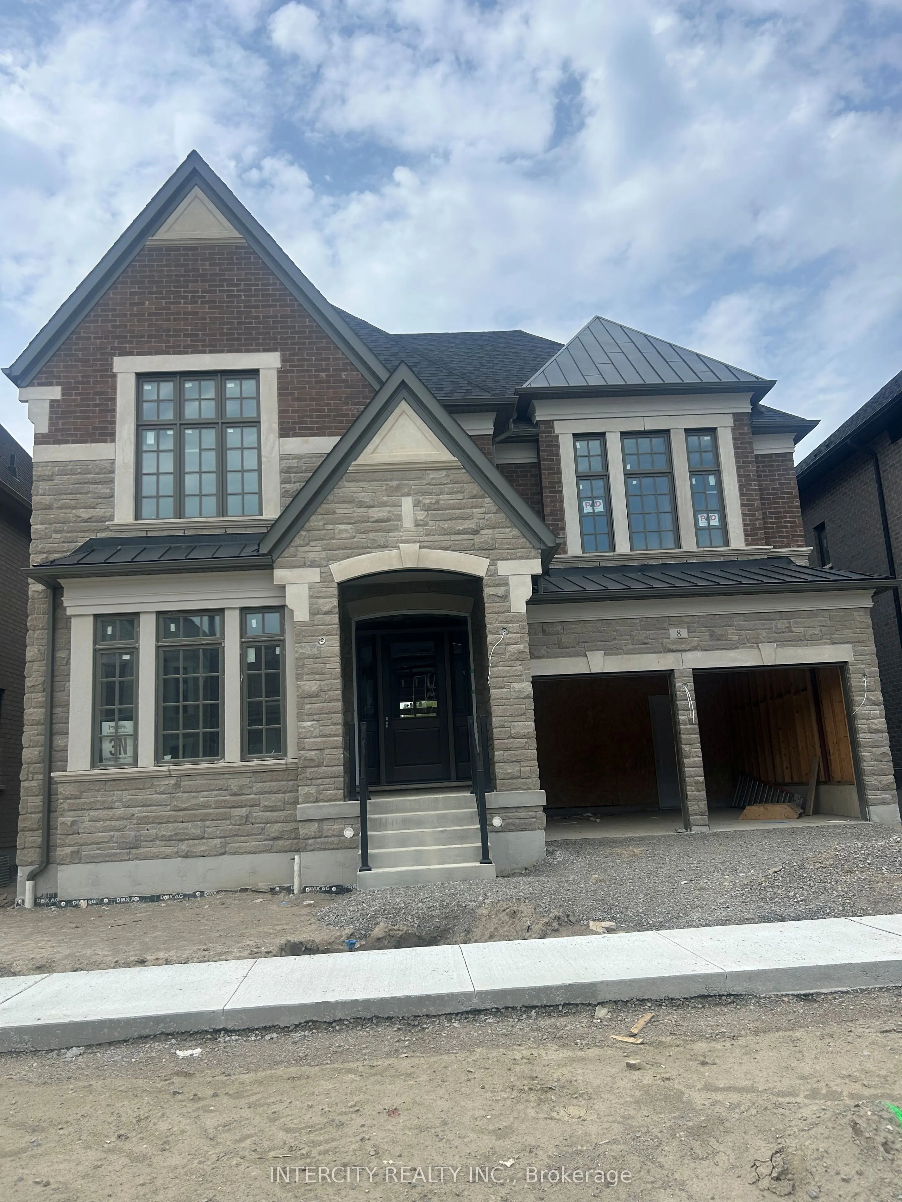 8 Heart Lake Circle, King, ON L7B 0T1