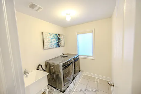1029 Blackhall Crescent, Newmarket, ON L3X 0B2