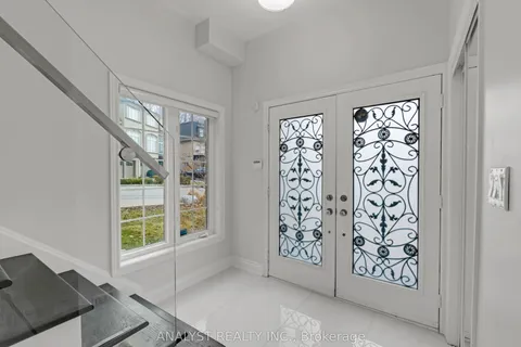 32 Autumn Ridge Court, Vaughan, ON L4L 0B1