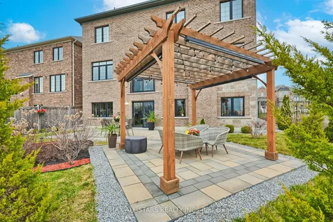 255 Baker Hill Boulevard, Whitchurch-Stouffville, ON L4A 4P8