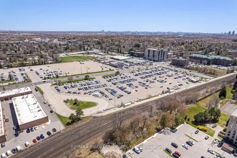 77 Bedford Park Avenue, Richmond Hill, ON L4C 2N9