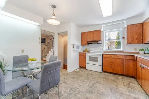 77 Bedford Park Avenue, Richmond Hill, ON L4C 2N9