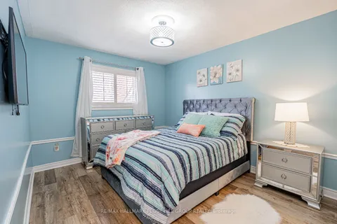 27 Fairwood Drive, Georgina, ON L4P 3X6