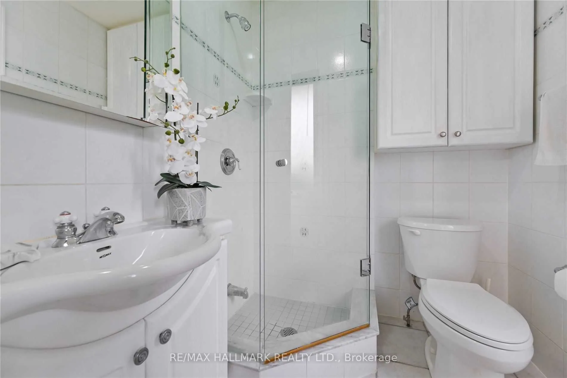 16 Cavalier Crescent, Vaughan, ON L4J 1K5