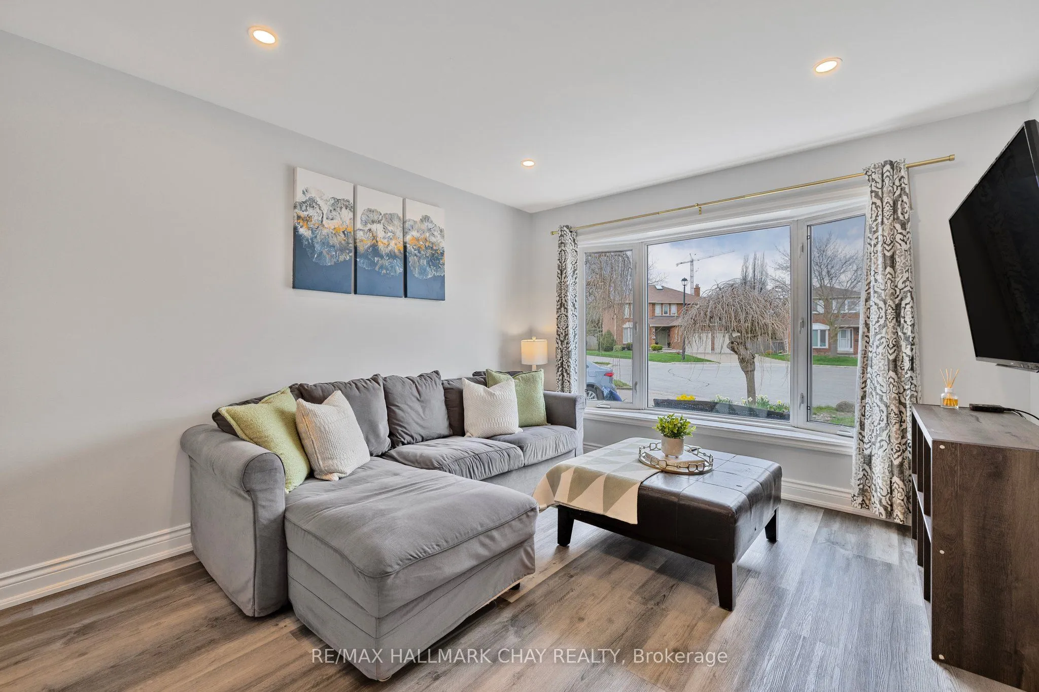 103 Adam Place, Newmarket, ON L3Y 8C4