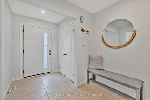 103 Adam Place, Newmarket, ON L3Y 8C4