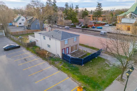 10329 Yonge Street, Richmond Hill, ON L4C 3C1