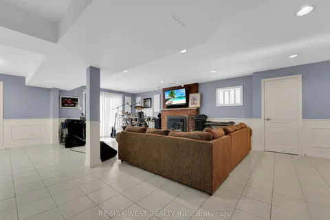 303 Wycliffe Avenue, Vaughan, ON L4L 3N7