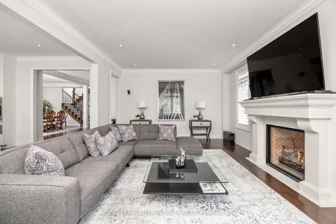 244 Frederick Curran Lane, Newmarket, ON L3X 0B9