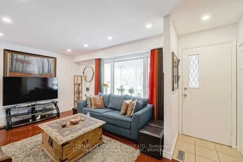 333 Neal Drive, Richmond Hill, ON L4C 3L3