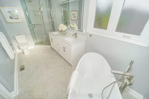 28 Samantha Circle, Richmond Hill, ON L4B 2R7