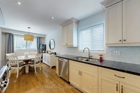 2 Liebeck Crescent, Markham, ON L3R 1Y5