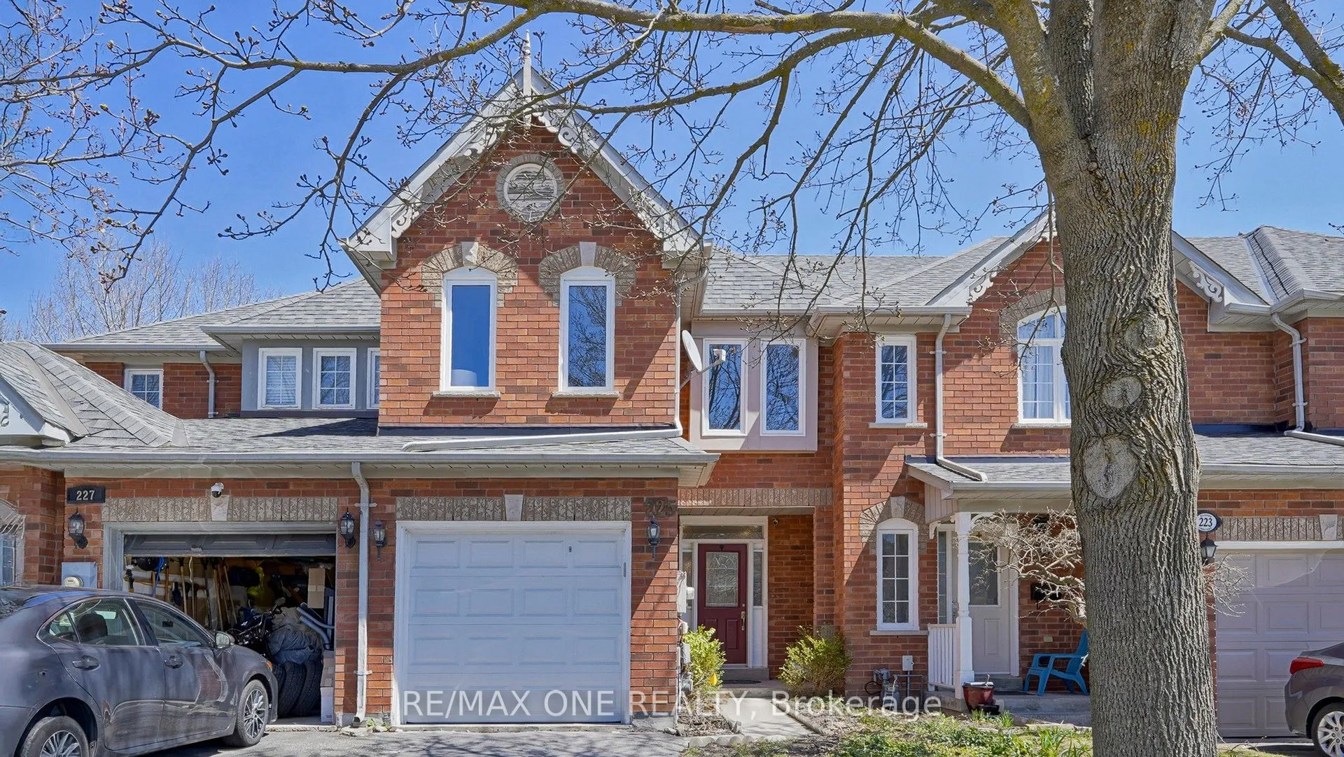 225 Warner Crescent, Newmarket, ON L3X 2C7