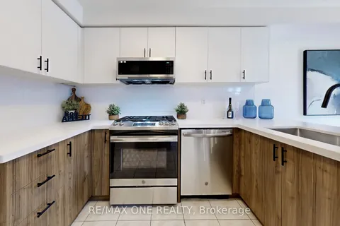 225 Warner Crescent, Newmarket, ON L3X 2C7