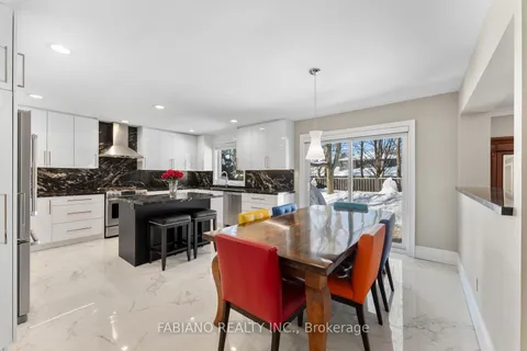 186 Wigwoss Drive, Vaughan, ON L4L 4H2