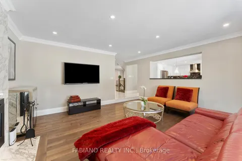 186 Wigwoss Drive, Vaughan, ON L4L 4H2