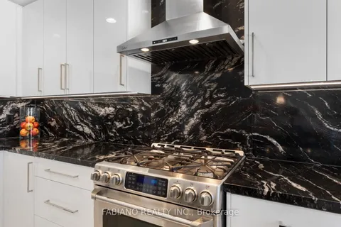 186 Wigwoss Drive, Vaughan, ON L4L 4H2