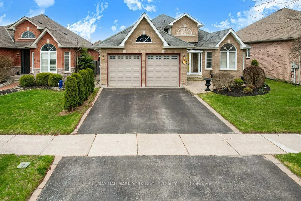 17 Ivygreen Road, Georgina, ON L4P 4B7
