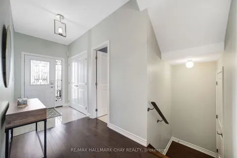 7 Strachan Trail, New Tecumseth, ON L0G 1A0