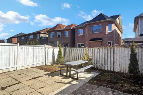 41 Glasgow Crescent, Georgina, ON L4P 4B3