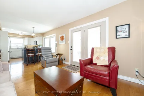 231 John Bowser Crescent, Newmarket, ON L3Y 7N7