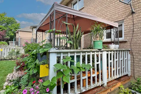 64 Bradgate Drive, Markham, ON L3T 7L9