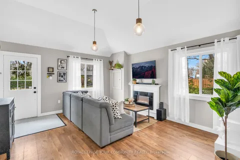 17 Hardwood Drive, Georgina, ON L0E 1L0