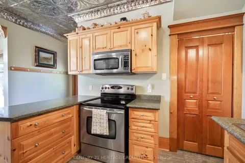 20314 Leslie Street, East Gwillimbury, ON L0G 1R0
